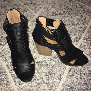 Qupid Black Peep Toes